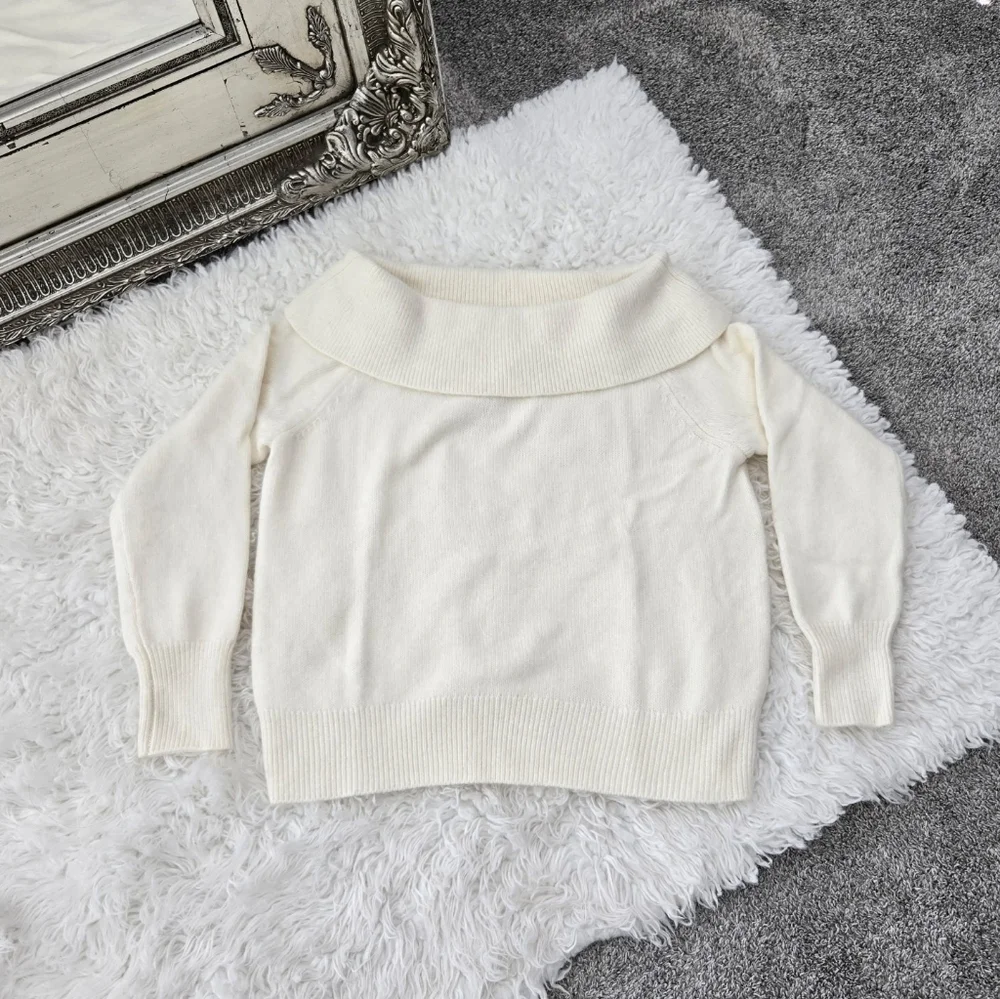 Design History Off The Shoulder Sweater. Cozy casual knit. Ivory. Size Large. Ne